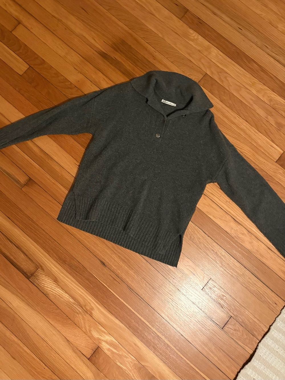 Women’s collared sweater